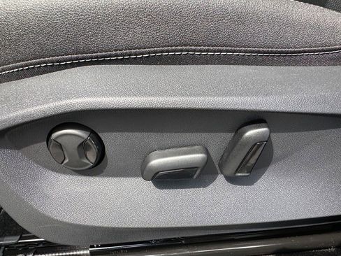 New 2025 Volkswagen Taos SEL AWD/4WD image 17