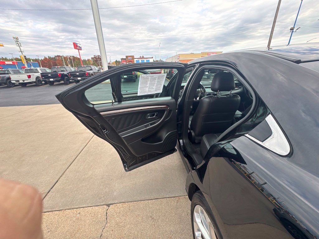 Used 2018 Ford Taurus Limited AWD/4WD image 31