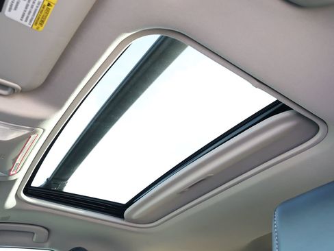 Used 2023 Toyota RAV4 XLE Premium image 3