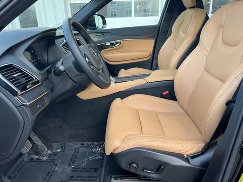 Certified 2025 Volvo XC90 B6 Ultra image 28