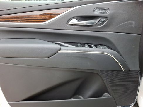 Certified 2023 Cadillac Escalade ESV Premium Luxury image 15