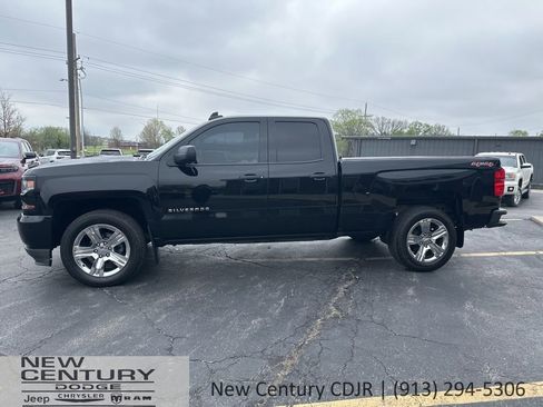Used 2017 Chevrolet Silverado 1500 Custom w/ Custom Convenience Package AWD/4WD image 5