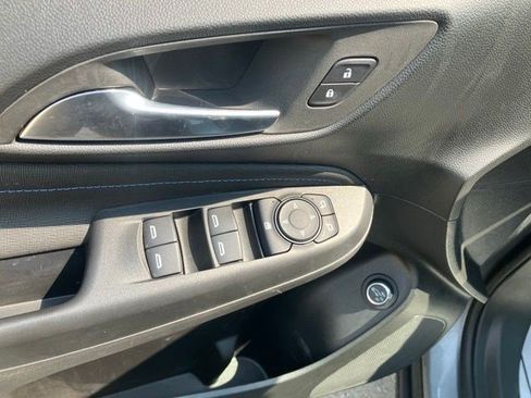 Used 2025 Buick Envista Sport Touring w/ Convenience II Package FWD image 11