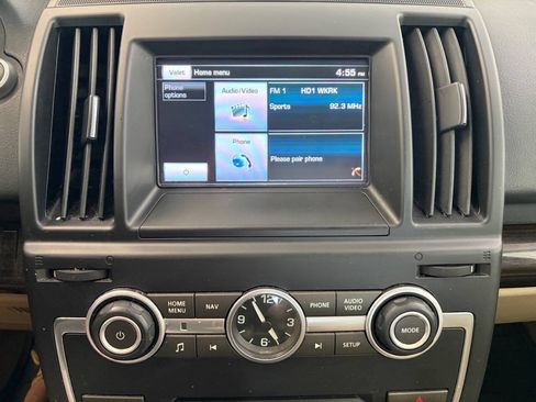 Used 2015 Land Rover LR2 AWD/4WD image 17