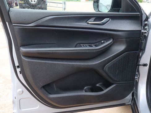 Used 2023 Jeep Grand Cherokee Altitude image 14