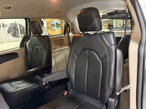 Used 2019 Dodge Grand Caravan SE image 49