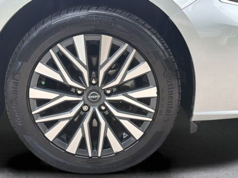 Used 2024 Nissan Altima 2.5 SV AWD/4WD image 44