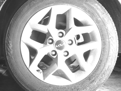Used 2025 Kia Soul LX w/ LX Technology Package FWD image 16