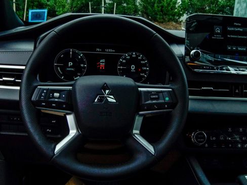 New 2025 Mitsubishi Outlander image 20