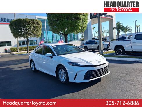 Used 2025 Toyota Camry LE w/ Convenience Package FWD image 1