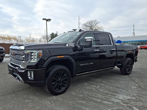 Certified 2022 GMC Sierra 2500 Denali w/ Denali Black Diamond Edition image 3