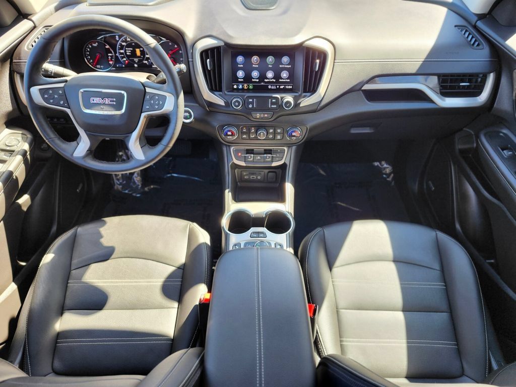 Used 2024 GMC Terrain Denali w/ Denali Premium Package AWD/4WD image 10