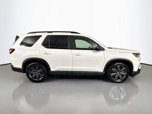 Certified 2023 Honda Pilot Sport image 4