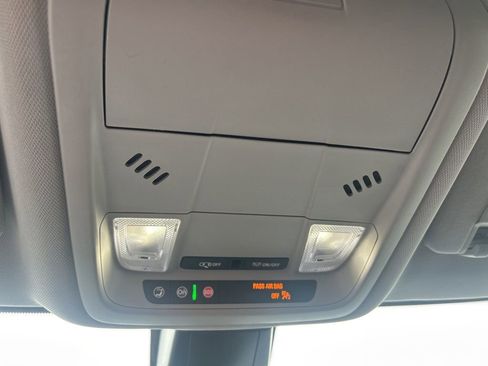 Used 2025 Chevrolet Blazer LT FWD image 32