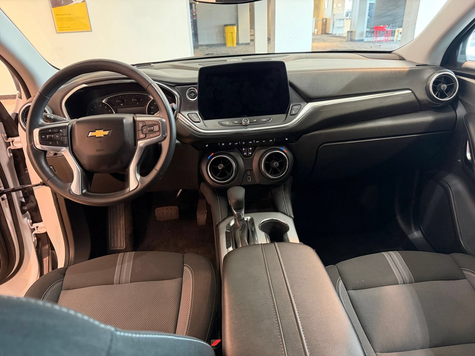 Used 2025 Chevrolet Blazer LT FWD image 32