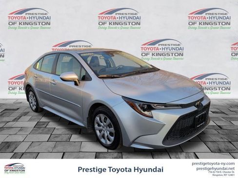 Certified 2022 Toyota Corolla LE image 1