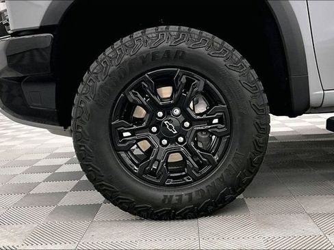 Used 2025 Chevrolet Silverado 1500 ZR2 w/ Technology Package image 10