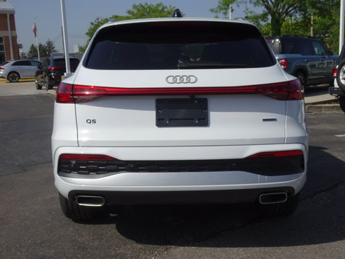 Certified 2025 Audi Q5 Premium Plus w/ Premium Plus AWD/4WD image 4