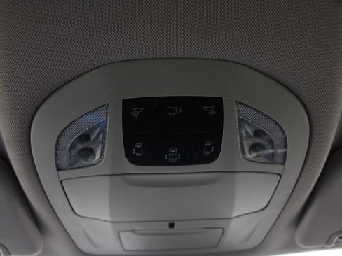 Used 2023 Chrysler Pacifica Touring-L FWD image 19