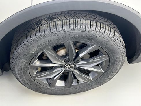 Used 2022 Volkswagen Tiguan SE image 29