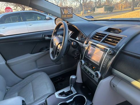 Used 2014 Toyota Camry LE image 20