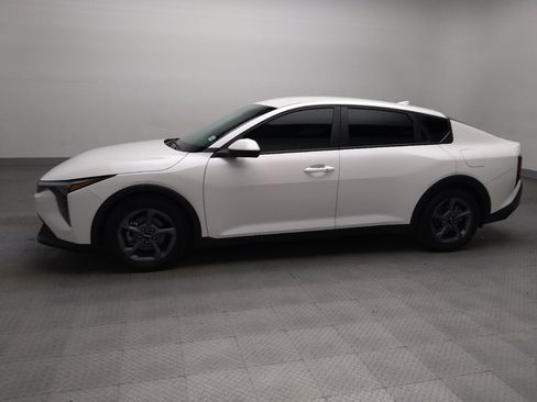 Used 2025 Kia K4 FWD image 2