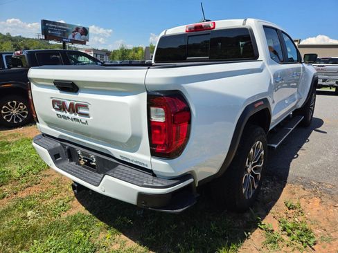Used 2024 GMC Canyon Denali AWD/4WD image 7