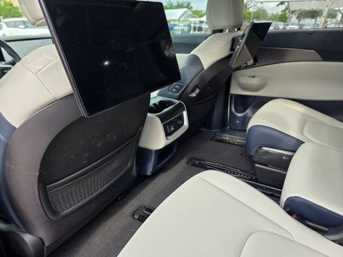 Used 2025 Kia Carnival SX FWD image 16