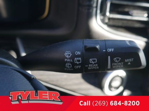 Used 2023 Jeep Wagoneer L Series II image 27