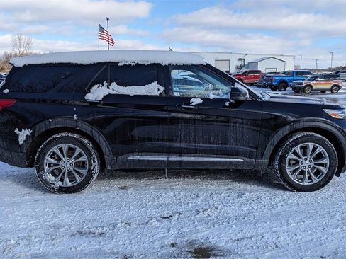 Used 2023 Ford Explorer Limited image 2