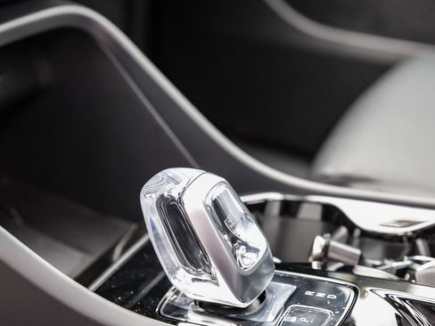 New 2025 Volvo XC40 B5 Plus w/ Climate Package image 25