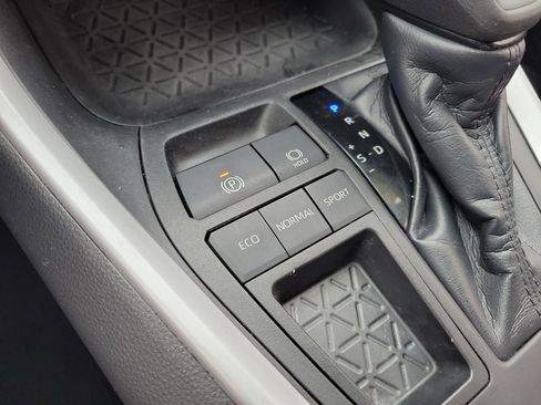 Used 2021 Toyota RAV4 LE image 35