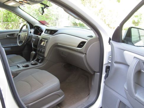 Used 2017 Chevrolet Traverse LS FWD image 16