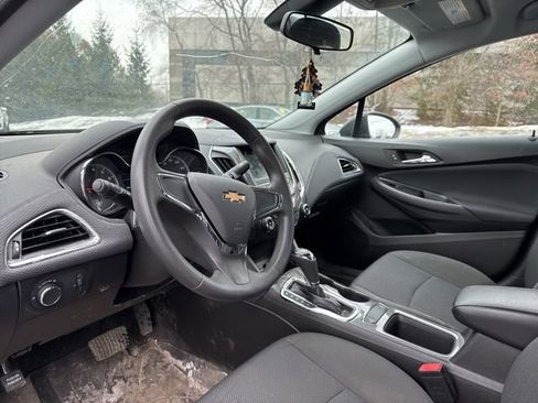 Used 2019 Chevrolet Cruze LS image 6