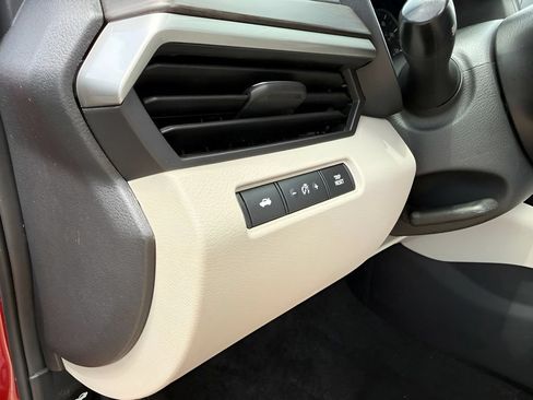 Used 2025 Nissan Altima 2.5 SV FWD image 11