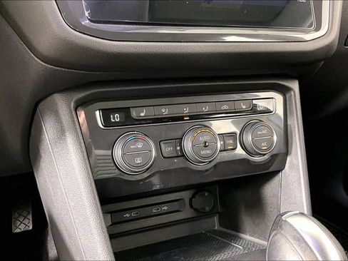 Used 2021 Volkswagen Tiguan SE w/ Panoramic Sunroof Package FWD image 14