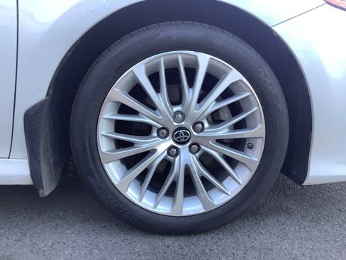 Used 2018 Toyota Camry XLE image 24