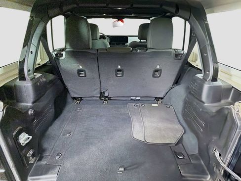 Used 2024 Jeep Wrangler Unlimited Sport AWD/4WD image 26