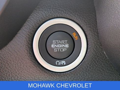 Used 2025 RAM 1500 Laramie AWD/4WD image 17