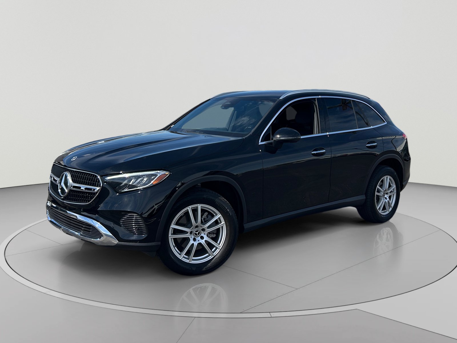 Used 2025 Mercedes-Benz GLC 300 image 1