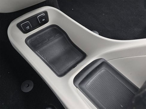 Used 2017 Chrysler Pacifica Touring-L image 8