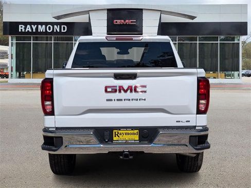 New 2026 GMC Sierra 1500 SLE image 4