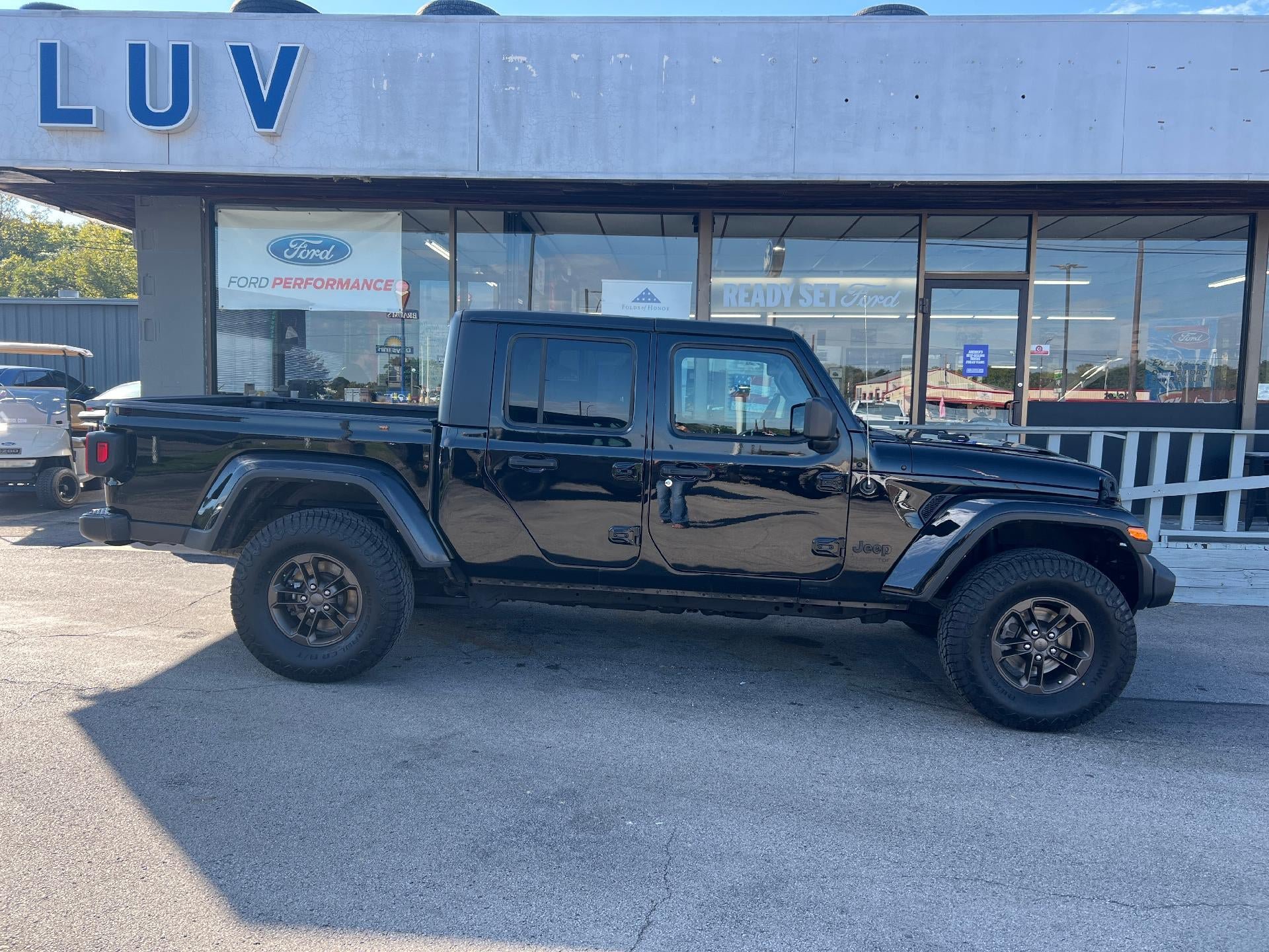 Used 2022 Jeep Gladiator Sport AWD/4WD image 2