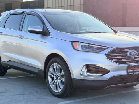 Used 2019 Ford Edge Titanium w/ Equipment Group 301A image 5