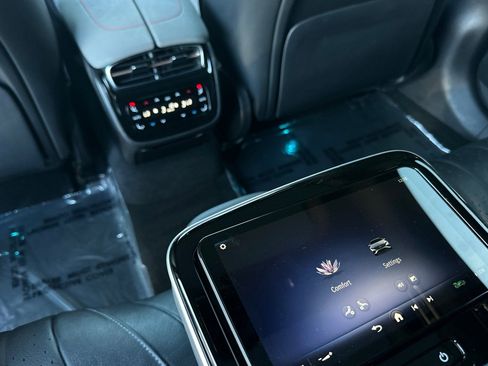 Certified 2022 Mercedes-Benz EQS 580 4MATIC Sedan w/ Pinnacle Trim Package image 32