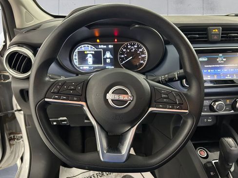 Used 2025 Nissan Versa SV w/ Trunk Package image 9