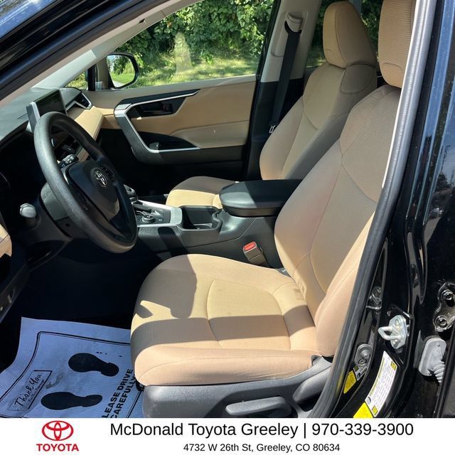 Used 2023 Toyota RAV4 LE AWD/4WD image 5