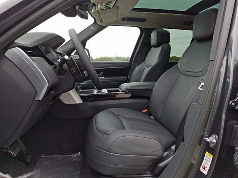 New 2025 Land Rover Range Rover SE image 11