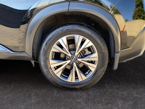 Used 2022 Nissan Rogue SV image 10