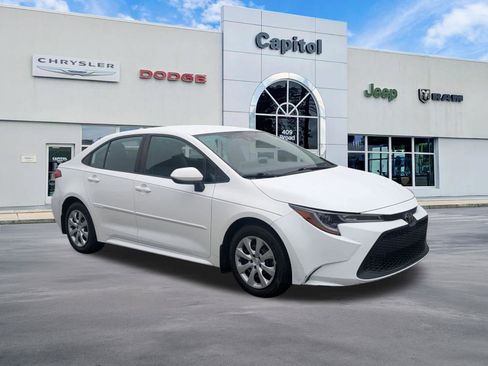 Used 2020 Toyota Corolla LE FWD image 1